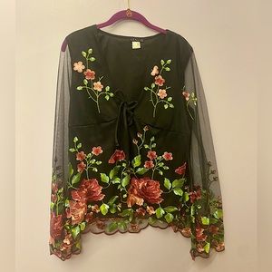 Venus, size US-L, EU-44/46. Beautiful embroidered shirt with sheer sleeves.